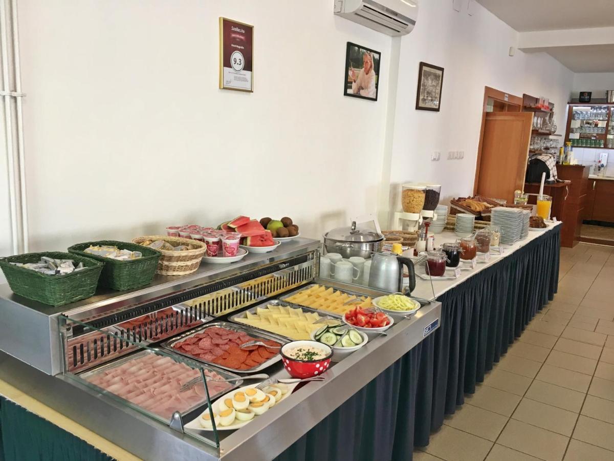 Hotel Magnólia Balatonszepezd Esterno foto