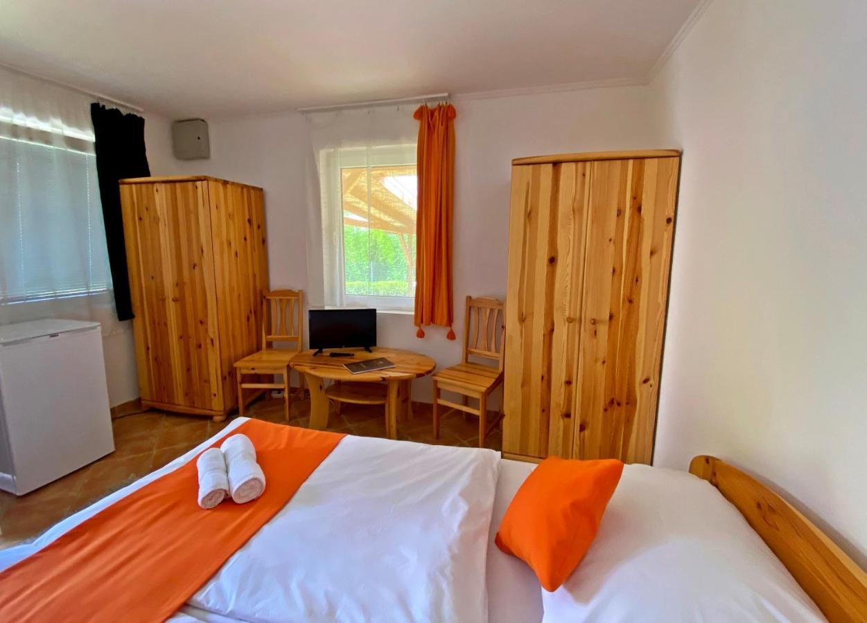 Hotel Magnólia Balatonszepezd Esterno foto