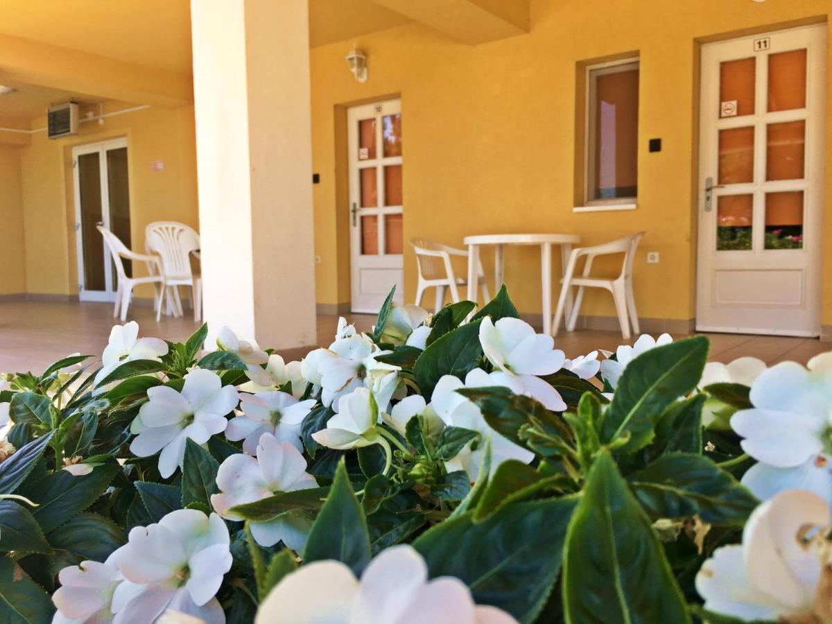 Hotel Magnólia Balatonszepezd Esterno foto