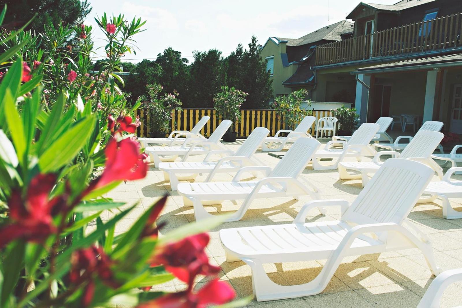 Hotel Magnólia Balatonszepezd Esterno foto