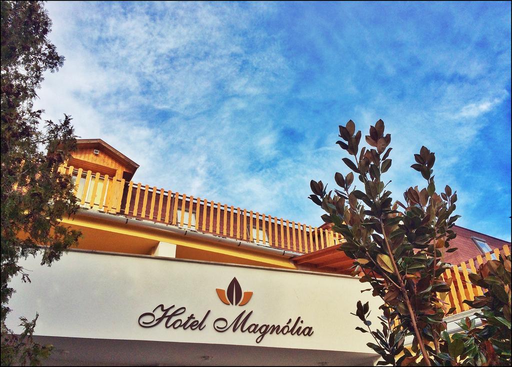 Hotel Magnólia Balatonszepezd Esterno foto