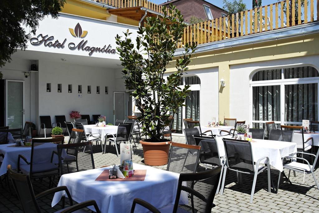 Hotel Magnólia Balatonszepezd Esterno foto