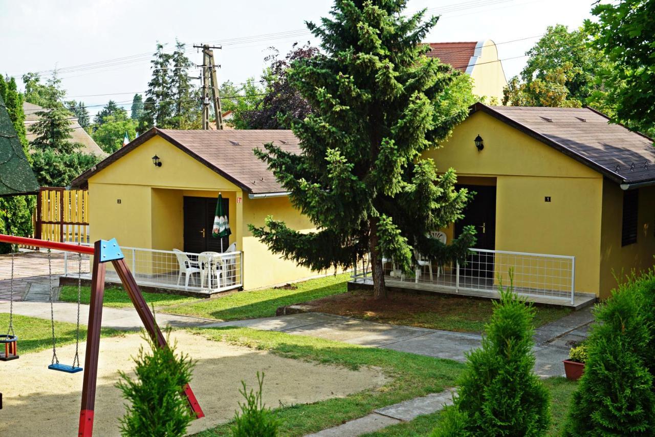 Hotel Magnólia Balatonszepezd Esterno foto