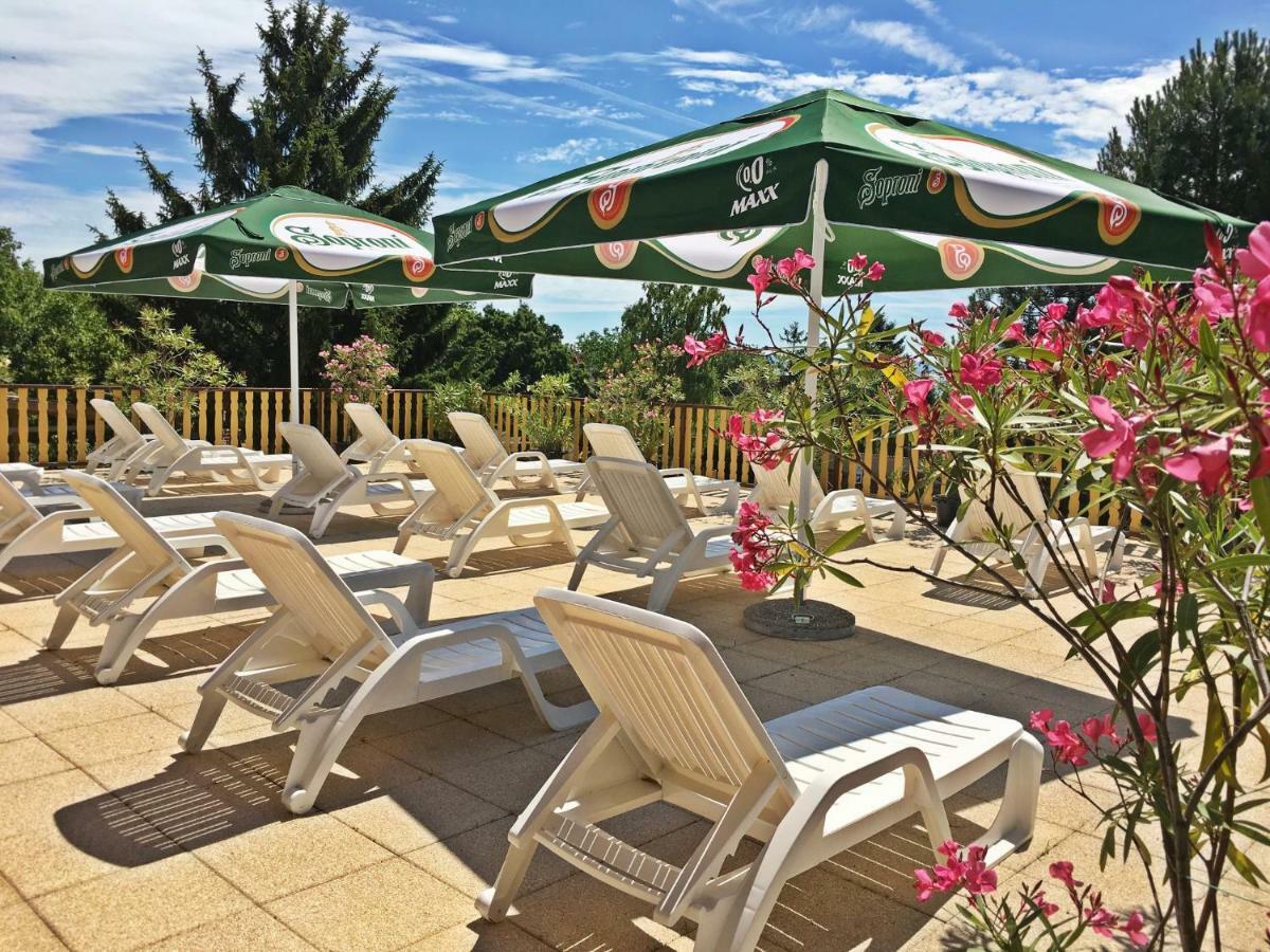 Hotel Magnólia Balatonszepezd Esterno foto