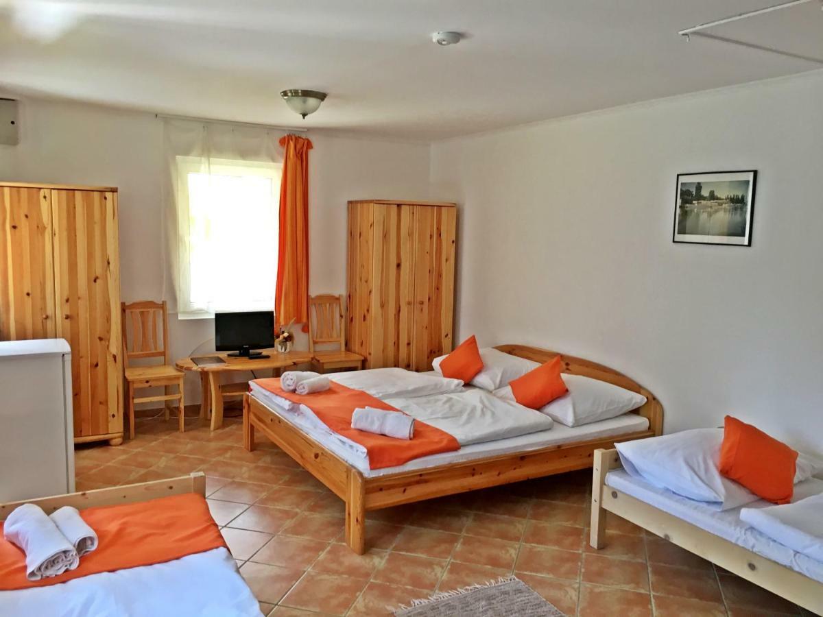 Hotel Magnólia Balatonszepezd Esterno foto