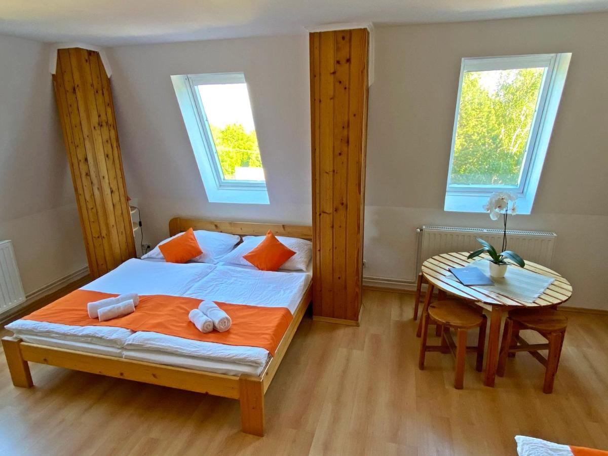 Hotel Magnólia Balatonszepezd Esterno foto