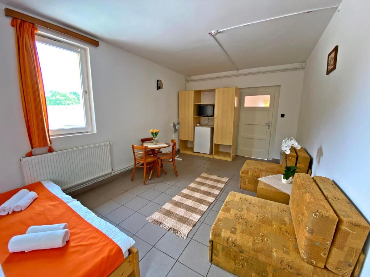 Hotel Magnólia Balatonszepezd Esterno foto