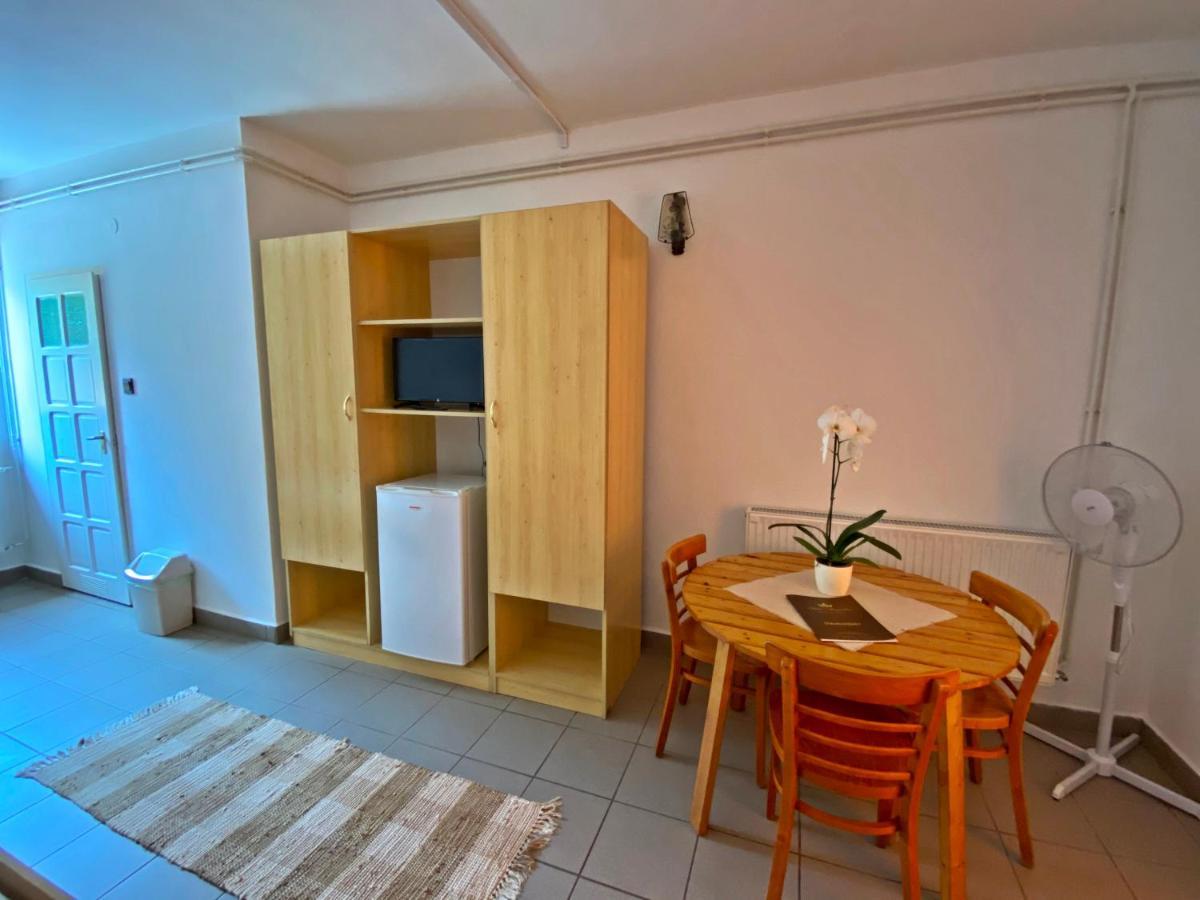 Hotel Magnólia Balatonszepezd Esterno foto